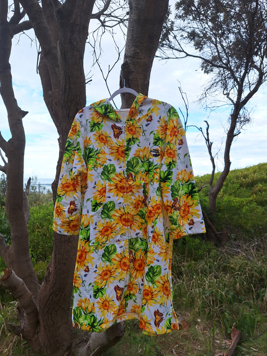 Comfy teen beach towel jacket with pockets – Sunflower print on cotton.
