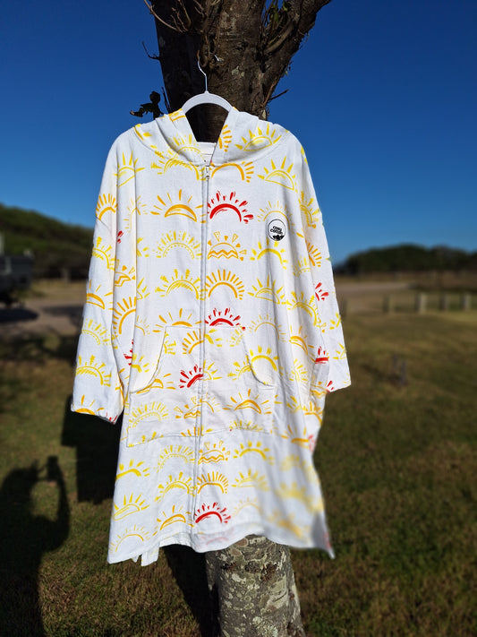 Unisex adult towel jacket with zip front and deep pockets – perfect for pool or surf.