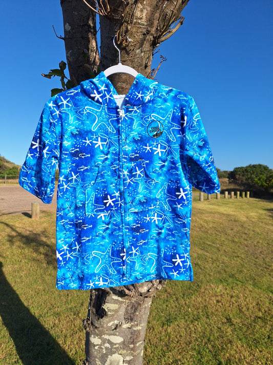 Unisex kids towel jacket with zip front and deep pockets – perfect for pool or beach